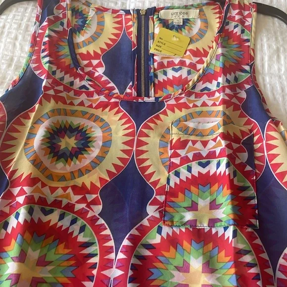 Colorful Geometric Sleeveless Top - new with tags - Picture 4 of 4